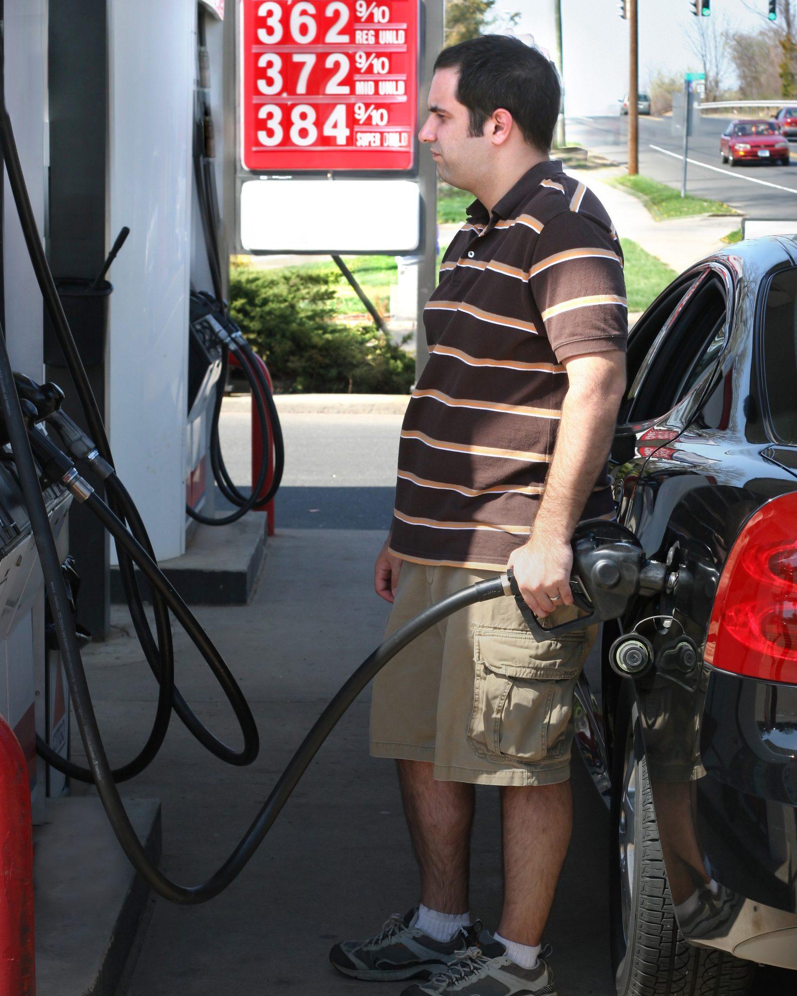 Denver Gas Prices Hit $3.92: What It Means for Your Commute